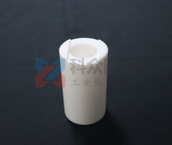 高鋁陶瓷耐磨管是什么？它的優(yōu)點(diǎn)在哪？