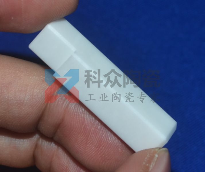 氧化鋯陶瓷在工業(yè)上會逐漸取代氧化鋁陶瓷嗎？